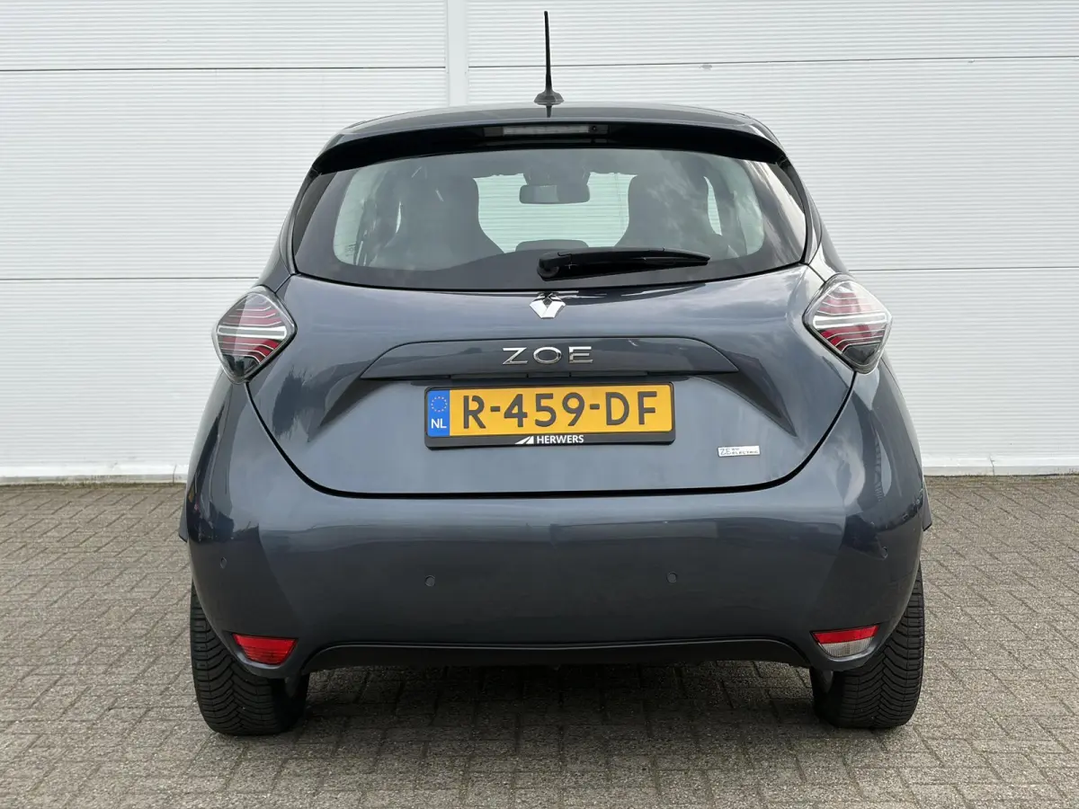 R110 Life 52 kWh / SOH 85% / Airco (automatisch) / Cruise control / Apple Carplay/Android Auto /