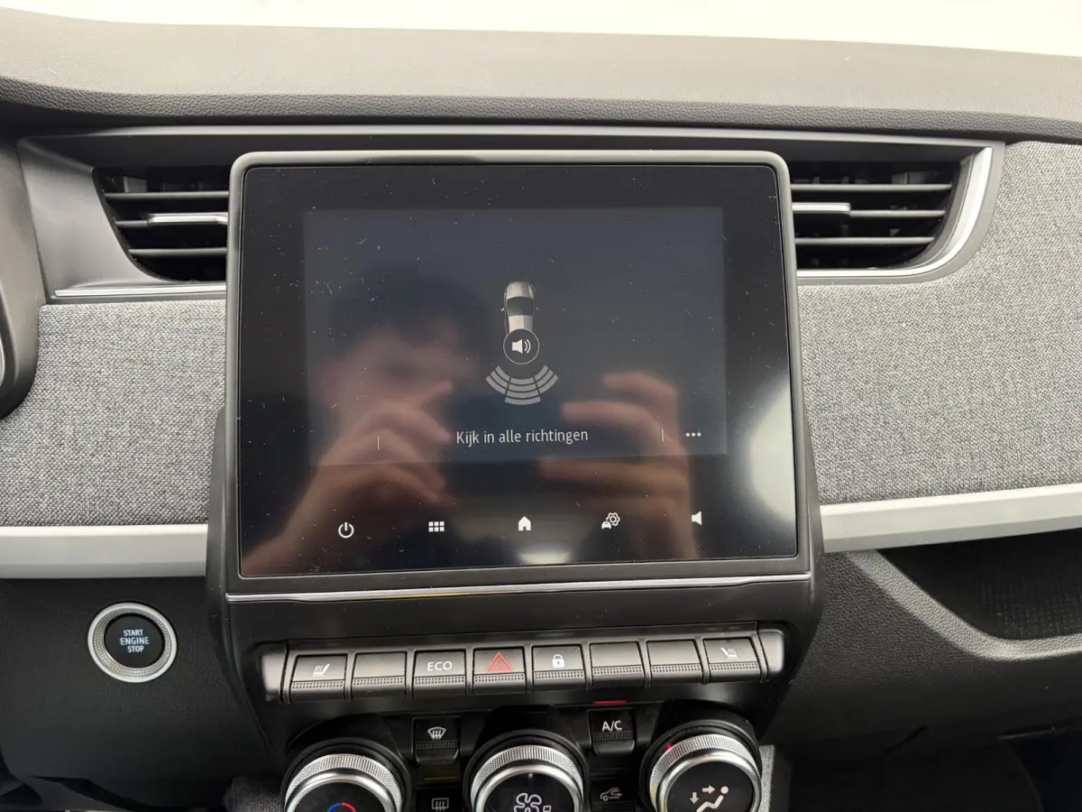 R110 Life 52 kWh / SOH 85% / Airco (automatisch) / Cruise control / Apple Carplay/Android Auto /