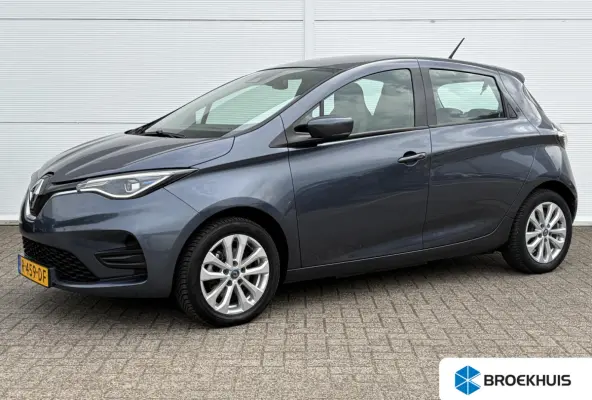 R110 Life 52 kWh / SOH 85% / Airco (automatisch) / Cruise control / Apple Carplay/Android Auto /