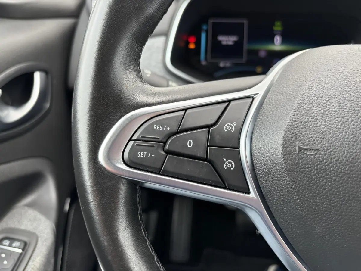 R110 Life 52 kWh / SOH 85% / Airco (automatisch) / Cruise control / Apple Carplay/Android Auto /