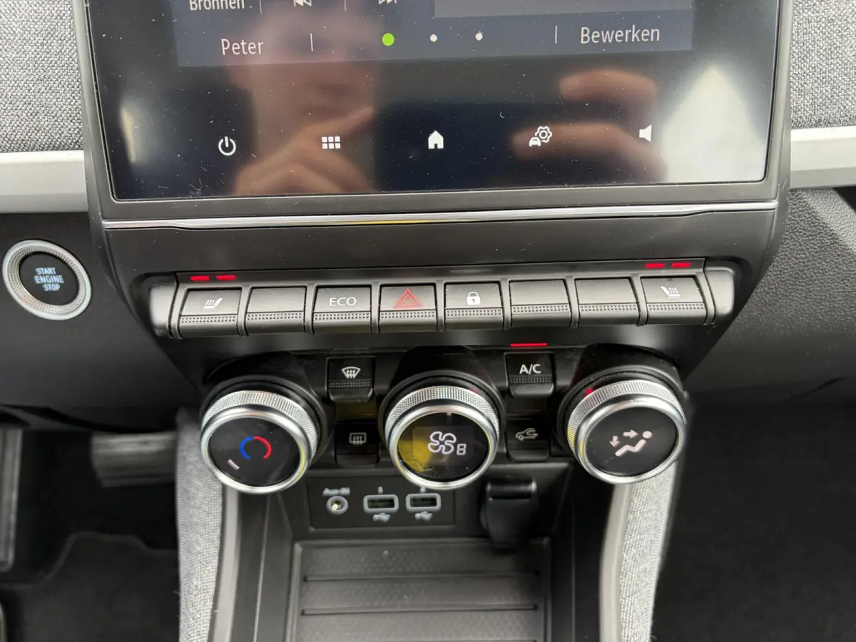 R110 Life 52 kWh / SOH 85% / Airco (automatisch) / Cruise control / Apple Carplay/Android Auto /