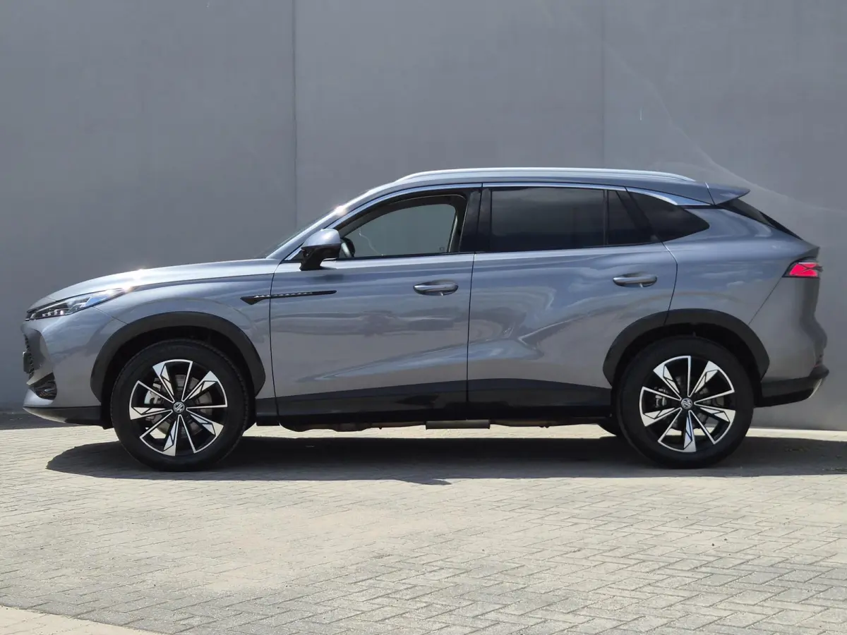 1.5 Luxury / Fabrieksgarantie tot 12-2032<150.000 km / Stuur- & Stoelverwarming / Elektrische achterklep / Rondomzicht camera / Apple Carplay Android Auto / Adaptief cruise control / Draadlo