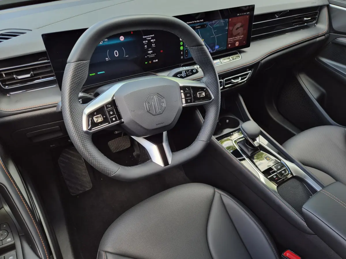1.5 Luxury / Fabrieksgarantie tot 12-2032<150.000 km / Stuur- & Stoelverwarming / Elektrische achterklep / Rondomzicht camera / Apple Carplay Android Auto / Adaptief cruise control / Draadlo