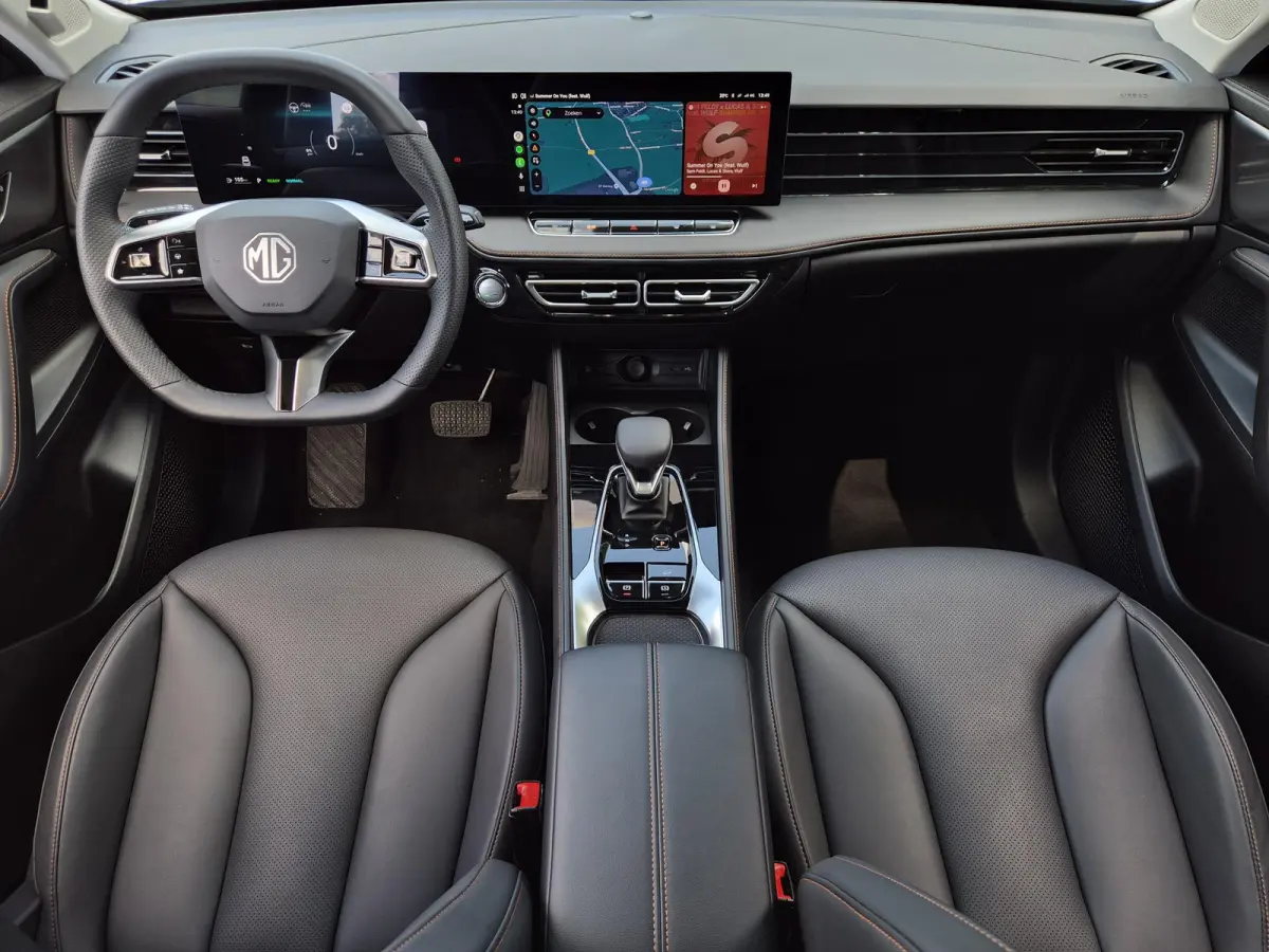1.5 Luxury / Fabrieksgarantie tot 12-2032<150.000 km / Stuur- & Stoelverwarming / Elektrische achterklep / Rondomzicht camera / Apple Carplay Android Auto / Adaptief cruise control / Draadlo