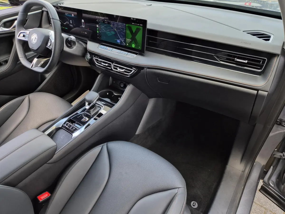 1.5 Luxury / Fabrieksgarantie tot 12-2032<150.000 km / Stuur- & Stoelverwarming / Elektrische achterklep / Rondomzicht camera / Apple Carplay Android Auto / Adaptief cruise control / Draadlo