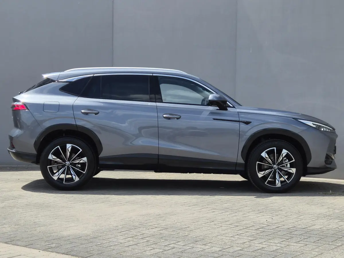 1.5 Luxury / Fabrieksgarantie tot 12-2032<150.000 km / Stuur- & Stoelverwarming / Elektrische achterklep / Rondomzicht camera / Apple Carplay Android Auto / Adaptief cruise control / Draadlo