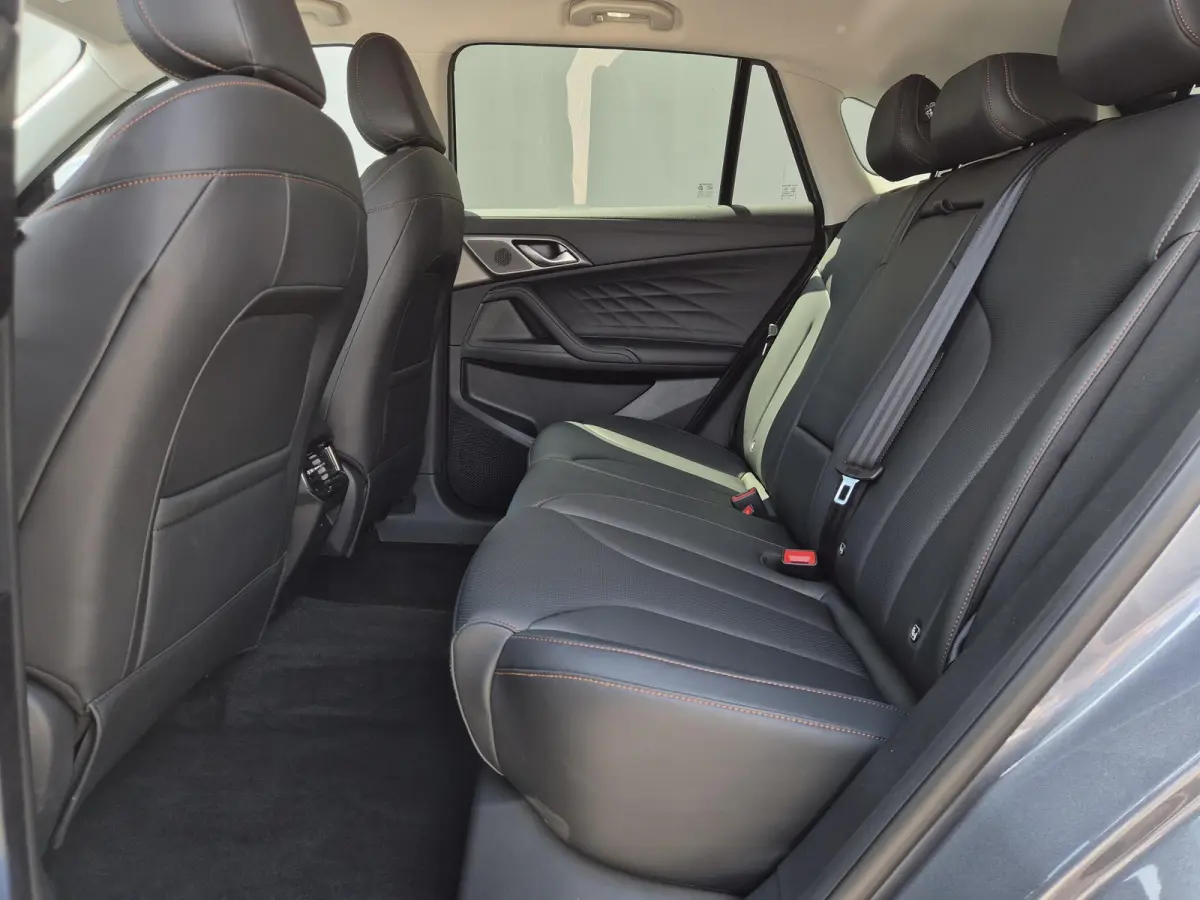 1.5 Luxury / Fabrieksgarantie tot 12-2032<150.000 km / Stuur- & Stoelverwarming / Elektrische achterklep / Rondomzicht camera / Apple Carplay Android Auto / Adaptief cruise control / Draadlo
