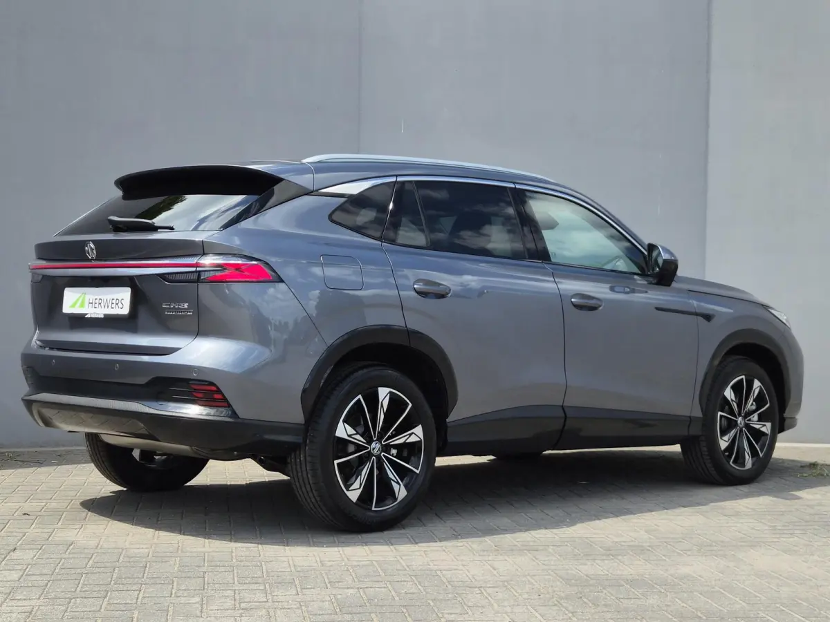 1.5 Luxury / Fabrieksgarantie tot 12-2032<150.000 km / Stuur- & Stoelverwarming / Elektrische achterklep / Rondomzicht camera / Apple Carplay Android Auto / Adaptief cruise control / Draadlo