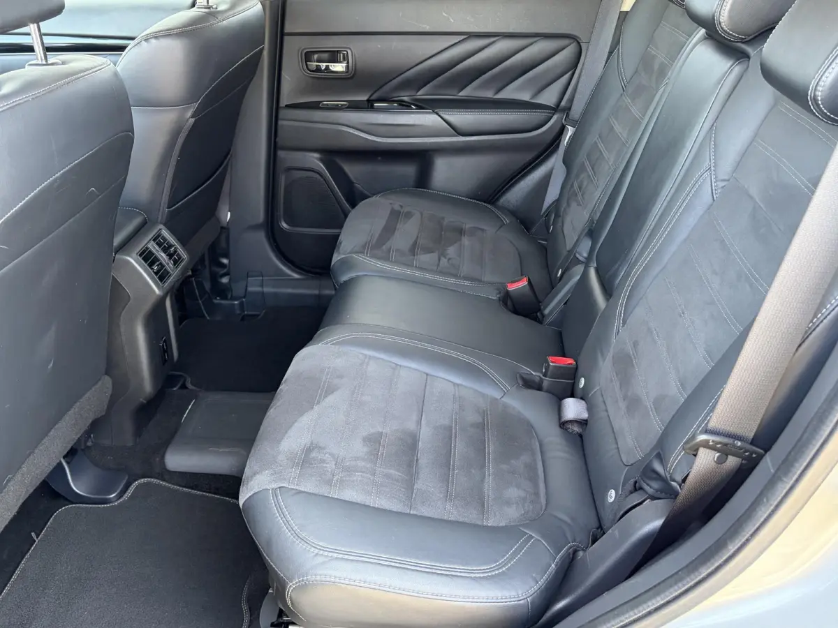2.4 PHEV Intense / Trekhaak ( 1500 kg ) / Apple Carplay/Android Auto / Cruise control / | Apple Carplay/Android Auto | Comfort-tec synthetisch lederen bekleding | LED koplampen