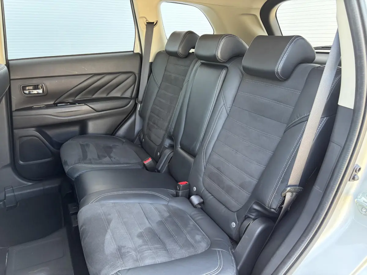 2.4 PHEV Intense / Trekhaak ( 1500 kg ) / Apple Carplay/Android Auto / Cruise control / | Apple Carplay/Android Auto | Comfort-tec synthetisch lederen bekleding | LED koplampen