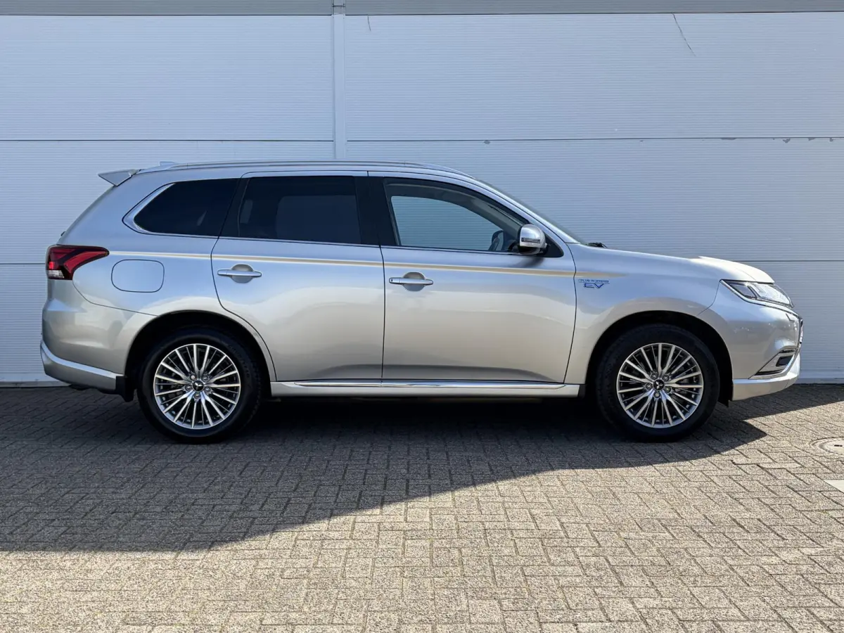 2.4 PHEV Intense / Trekhaak ( 1500 kg ) / Apple Carplay/Android Auto / Cruise control / | Apple Carplay/Android Auto | Comfort-tec synthetisch lederen bekleding | LED koplampen