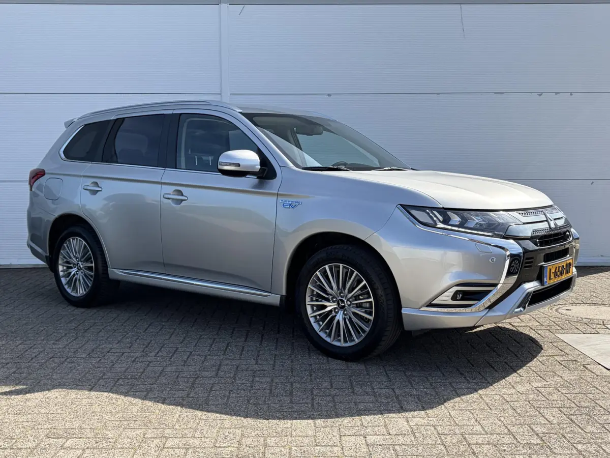 2.4 PHEV Intense / Trekhaak ( 1500 kg ) / Apple Carplay/Android Auto / Cruise control / | Apple Carplay/Android Auto | Comfort-tec synthetisch lederen bekleding | LED koplampen