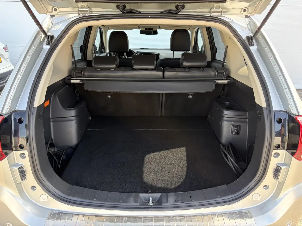 2.4 PHEV Intense / Trekhaak ( 1500 kg ) / Apple Carplay/Android Auto / Cruise control / | Apple Carplay/Android Auto | Comfort-tec synthetisch lederen bekleding | LED koplampen