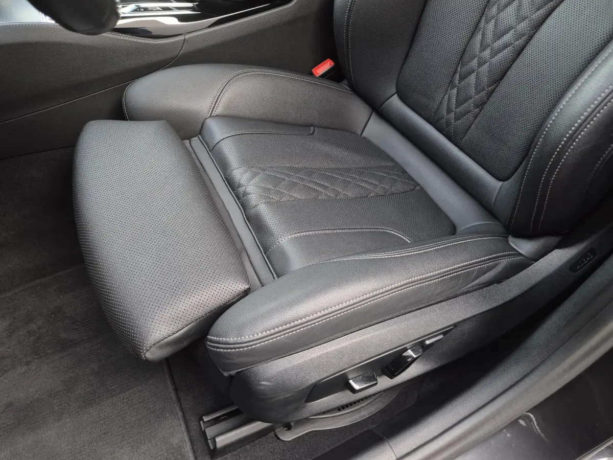 530e xDrive Business Edition Plus / Accu SOH 98% / Drie fase laden / Apple Carplay Android Auto / Trekgewicht 2000 kg / Elektrische achterklep / Achteruitrijcamera / Cruise control / Keyless