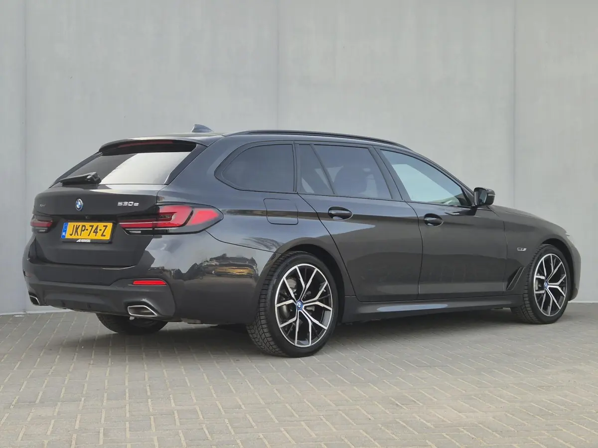 530e xDrive Business Edition Plus / Accu SOH 98% / Drie fase laden / Apple Carplay Android Auto / Trekgewicht 2000 kg / Elektrische achterklep / Achteruitrijcamera / Cruise control / Keyless