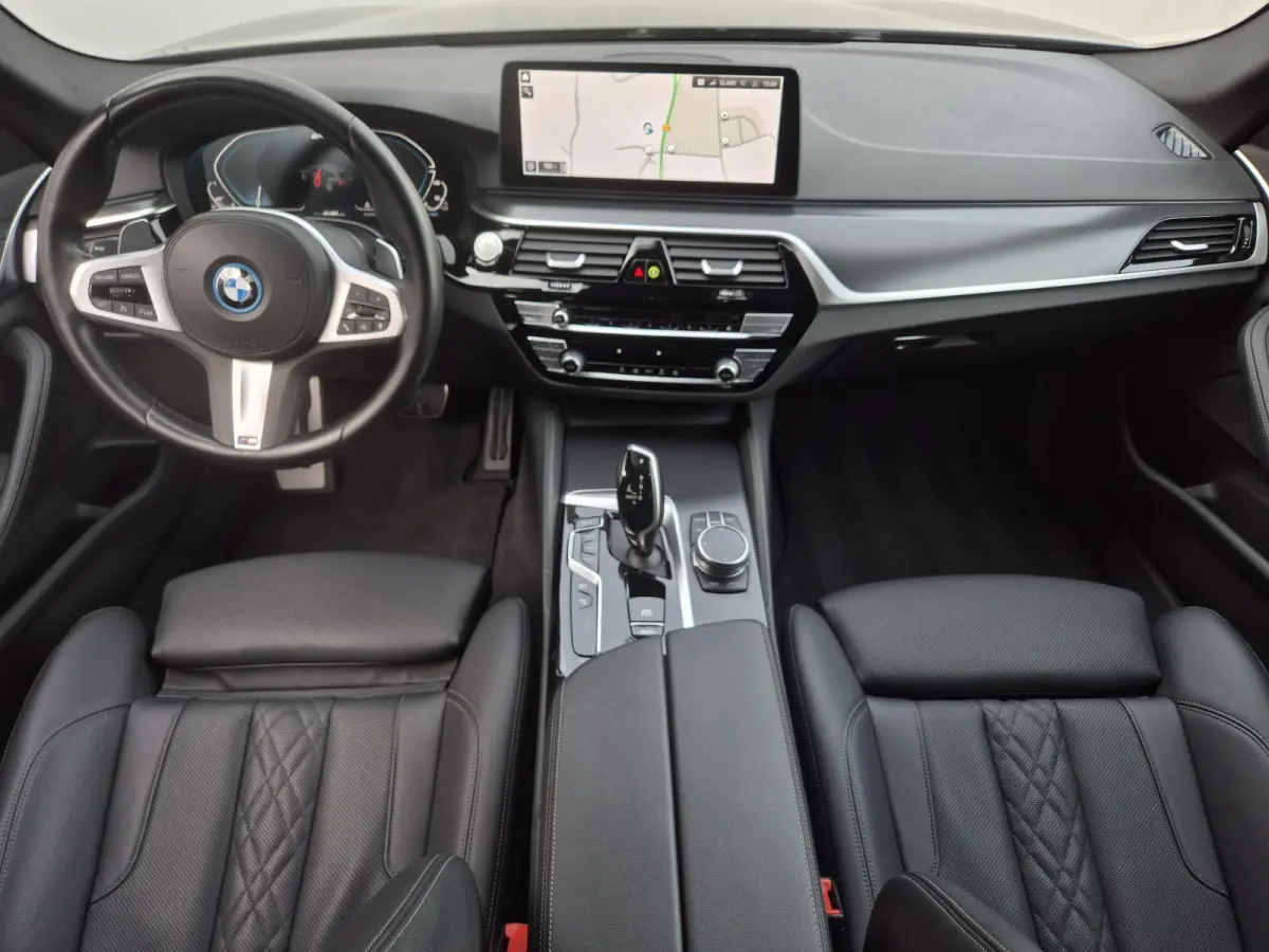 530e xDrive Business Edition Plus / Accu SOH 98% / Drie fase laden / Apple Carplay Android Auto / Trekgewicht 2000 kg / Elektrische achterklep / Achteruitrijcamera / Cruise control / Keyless