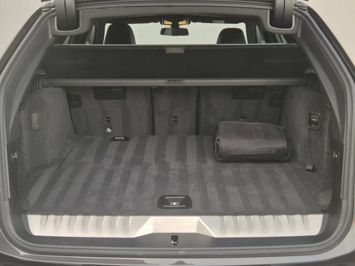 530e xDrive Business Edition Plus / Accu SOH 98% / Drie fase laden / Apple Carplay Android Auto / Trekgewicht 2000 kg / Elektrische achterklep / Achteruitrijcamera / Cruise control / Keyless