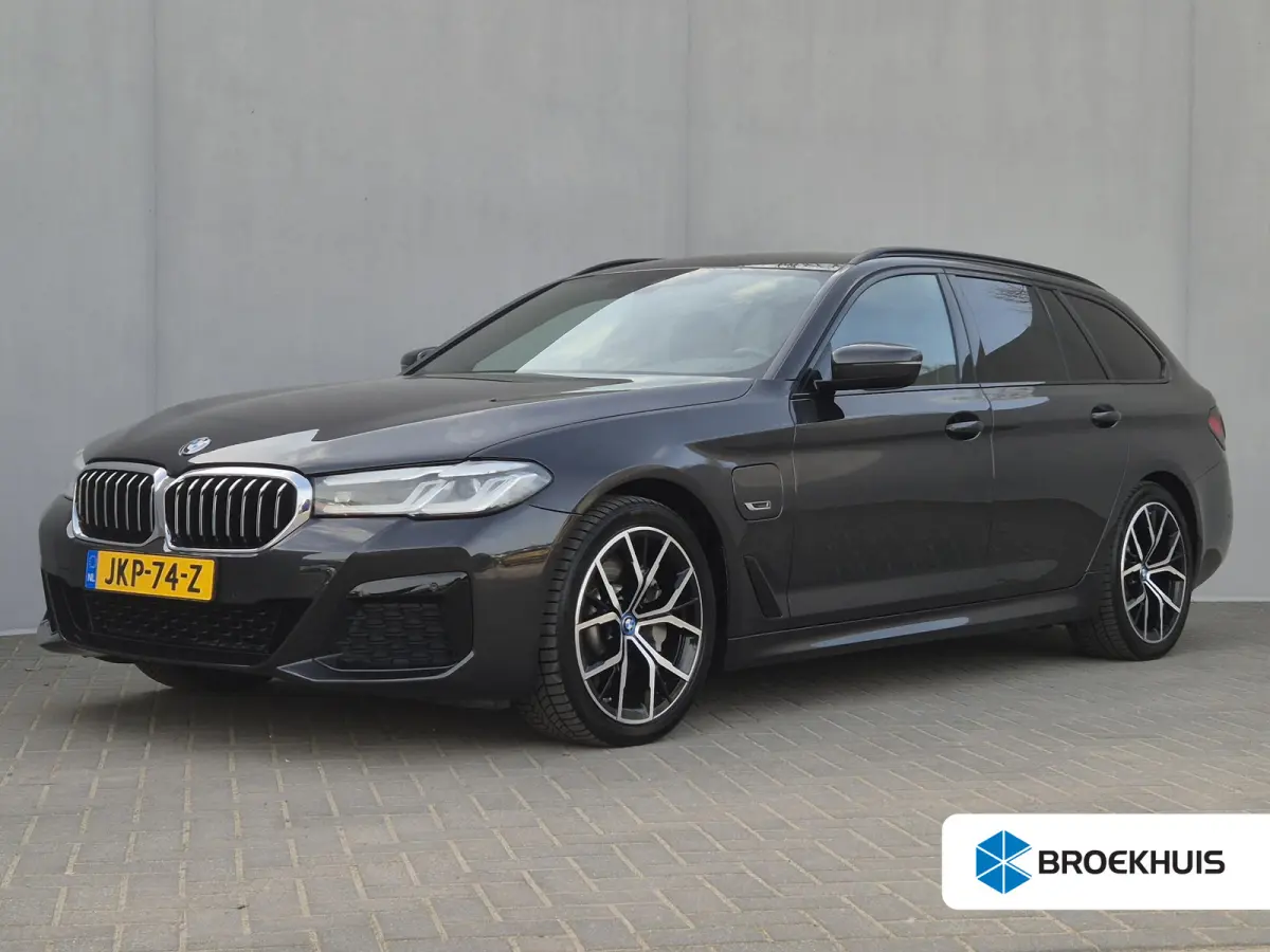 530e xDrive Business Edition Plus / Accu SOH 98% / Drie fase laden / Apple Carplay Android Auto / Trekgewicht 2000 kg / Elektrische achterklep / Achteruitrijcamera / Cruise control / Keyless