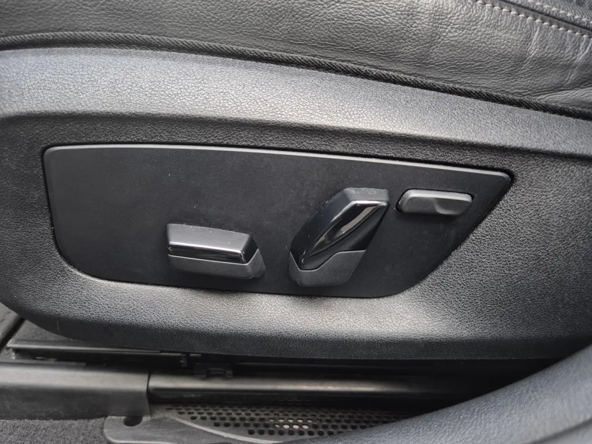 530e xDrive Business Edition Plus / Accu SOH 98% / Drie fase laden / Apple Carplay Android Auto / Trekgewicht 2000 kg / Elektrische achterklep / Achteruitrijcamera / Cruise control / Keyless