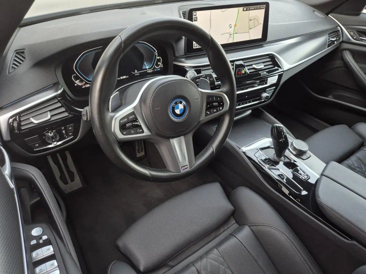 530e xDrive Business Edition Plus / Accu SOH 98% / Drie fase laden / Apple Carplay Android Auto / Trekgewicht 2000 kg / Elektrische achterklep / Achteruitrijcamera / Cruise control / Keyless
