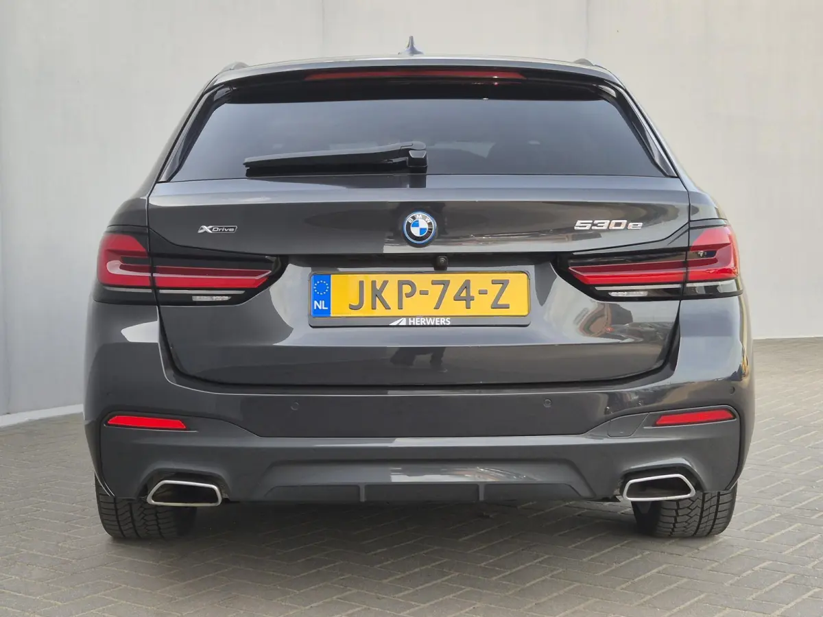 530e xDrive Business Edition Plus / Accu SOH 98% / Drie fase laden / Apple Carplay Android Auto / Trekgewicht 2000 kg / Elektrische achterklep / Achteruitrijcamera / Cruise control / Keyless