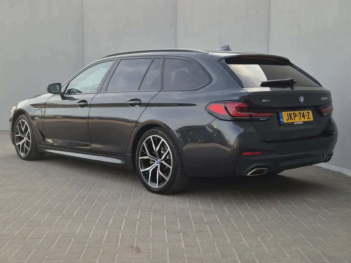 530e xDrive Business Edition Plus / Accu SOH 98% / Drie fase laden / Apple Carplay Android Auto / Trekgewicht 2000 kg / Elektrische achterklep / Achteruitrijcamera / Cruise control / Keyless