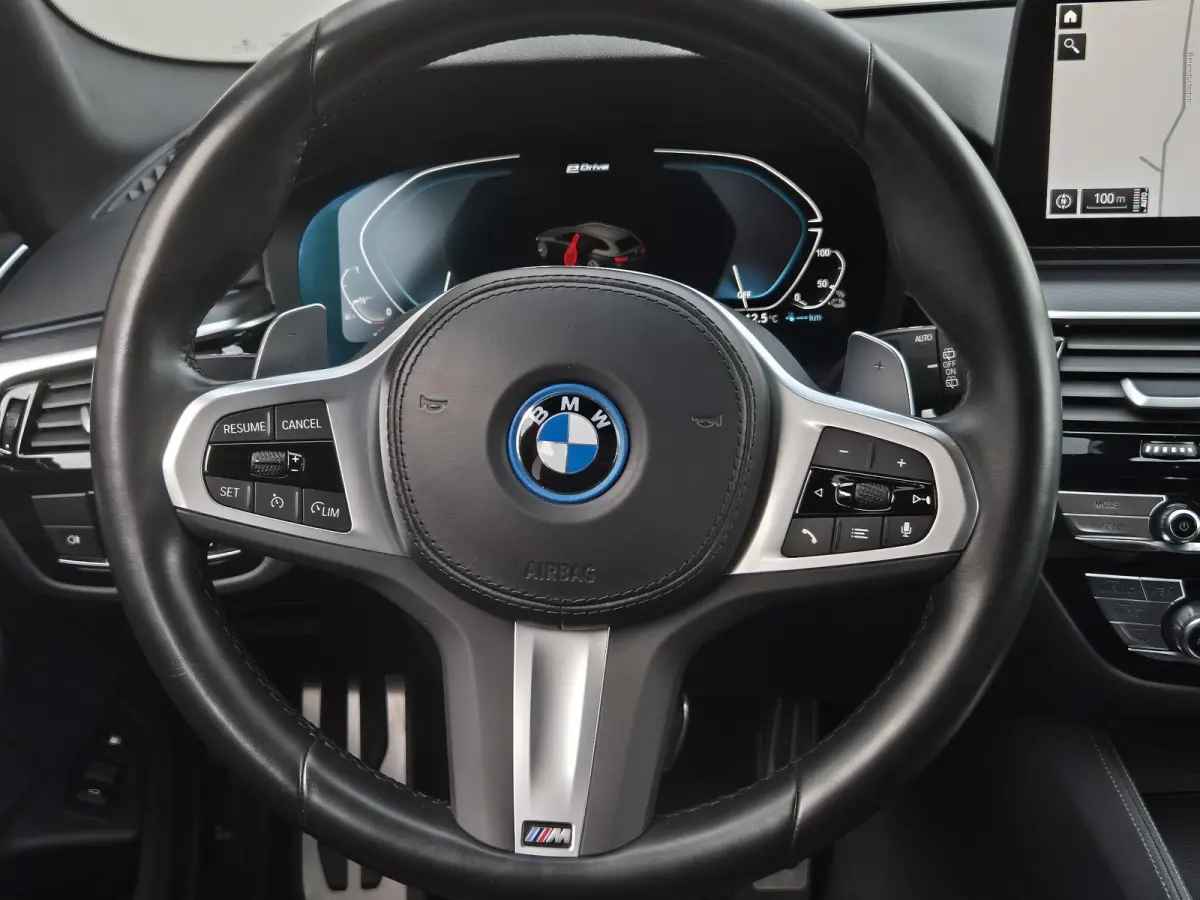 530e xDrive Business Edition Plus / Accu SOH 98% / Drie fase laden / Apple Carplay Android Auto / Trekgewicht 2000 kg / Elektrische achterklep / Achteruitrijcamera / Cruise control / Keyless