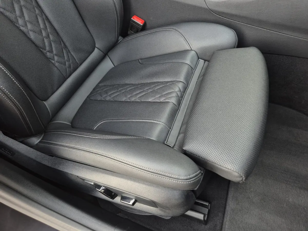 530e xDrive Business Edition Plus / Accu SOH 98% / Drie fase laden / Apple Carplay Android Auto / Trekgewicht 2000 kg / Elektrische achterklep / Achteruitrijcamera / Cruise control / Keyless