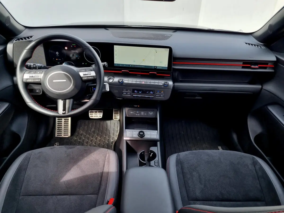 1.6 GDI HEV N Line ** Nu met € 4.500 Voordeel ** Nieuw uit voorraad leverbaar ** | Abyss Black Pearl | Apple Carplay/Android Auto | Audio installatie premium
