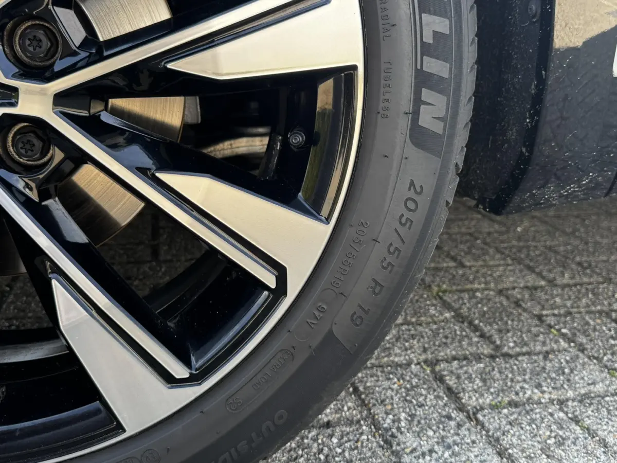 1.2 mild hybrid advanced 130 techno / Apple Carplay & Android Auto / Keyless / 19'' Lichtmetalen Velgen / Navigatie