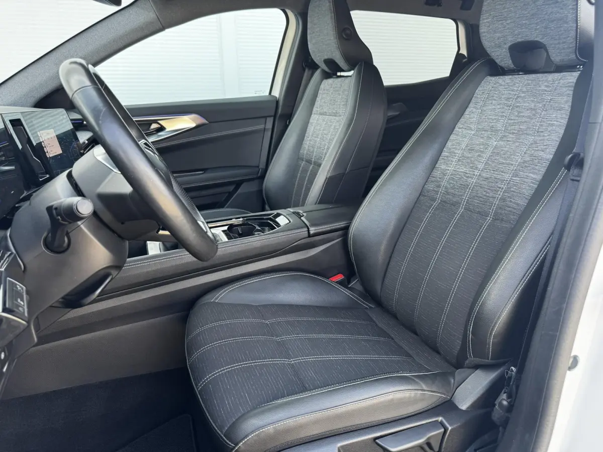 1.2 mild hybrid advanced 130 techno / Apple Carplay & Android Auto / Keyless / 19'' Lichtmetalen Velgen / Navigatie