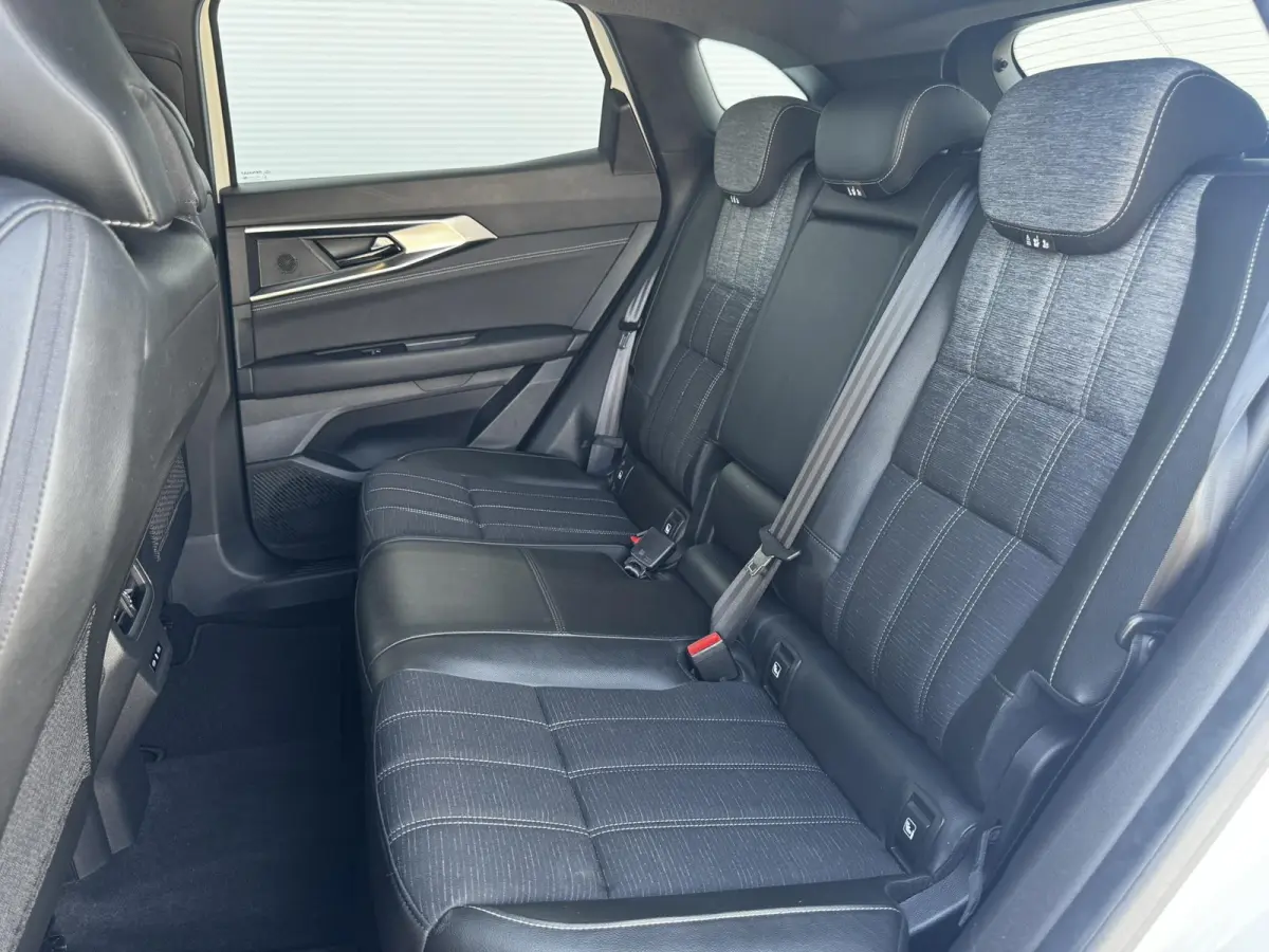 1.2 mild hybrid advanced 130 techno / Apple Carplay & Android Auto / Keyless / 19'' Lichtmetalen Velgen / Navigatie