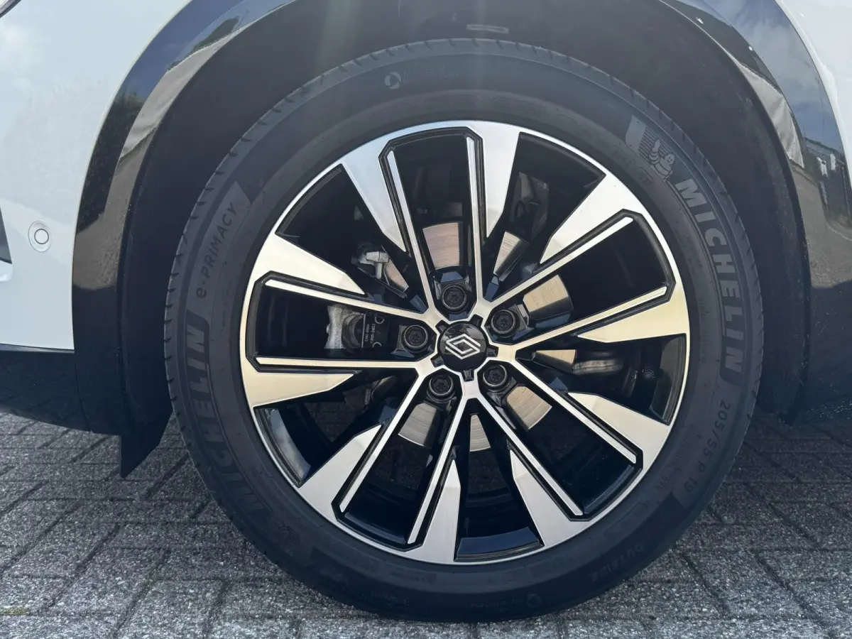 1.2 mild hybrid advanced 130 techno / Apple Carplay & Android Auto / Keyless / 19'' Lichtmetalen Velgen / Navigatie