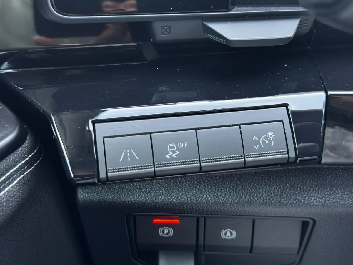 1.2 mild hybrid advanced 130 techno / Apple Carplay & Android Auto / Keyless / 19'' Lichtmetalen Velgen / Navigatie