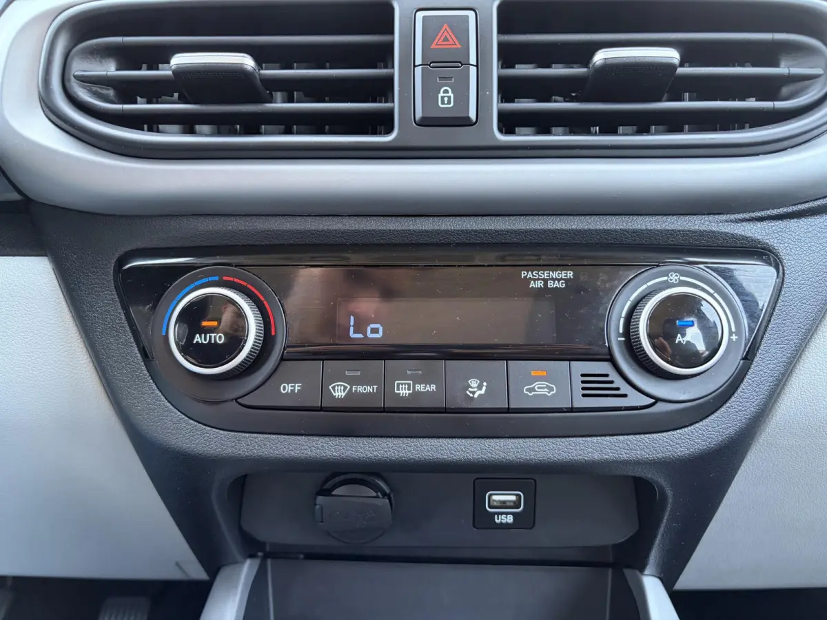 1.0 Premium / Airco / Apple Carplay/Android Auto / Cruise control /