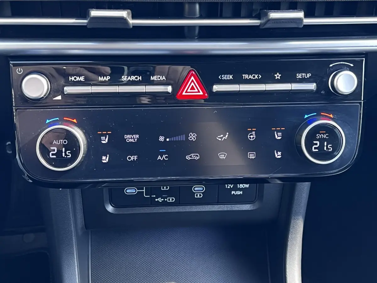 1.6 T-GDI HEV Premium / Facelift Nieuw model / Fabrieksgarantie tot 7-2029 / Dealer onderhouden / Navigatie / Stuur- en stoelverwarming / Elektrische klep / Adaptieve CC / 19"LM wielen /