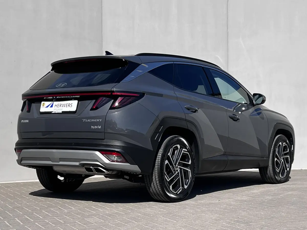 1.6 T-GDI HEV Premium / Facelift Nieuw model / Fabrieksgarantie tot 7-2029 / Dealer onderhouden / Navigatie / Stuur- en stoelverwarming / Elektrische klep / Adaptieve CC / 19"LM wielen /