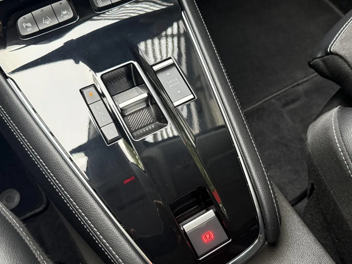 1.6 Turbo Plug-In Hybrid GS | Navigatie | PDC + Camera | Stoel/stuurverwarming | ECC | CarPlay |