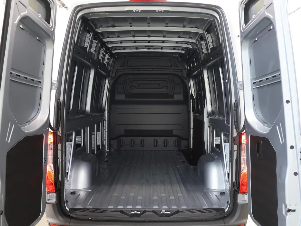 317 CDI L2 H2 RWD PRO | Smartphone integratie pakket | 10.25" MBUX Systeem | Achteruitrijcamera | 3500 KG Trekgewicht |