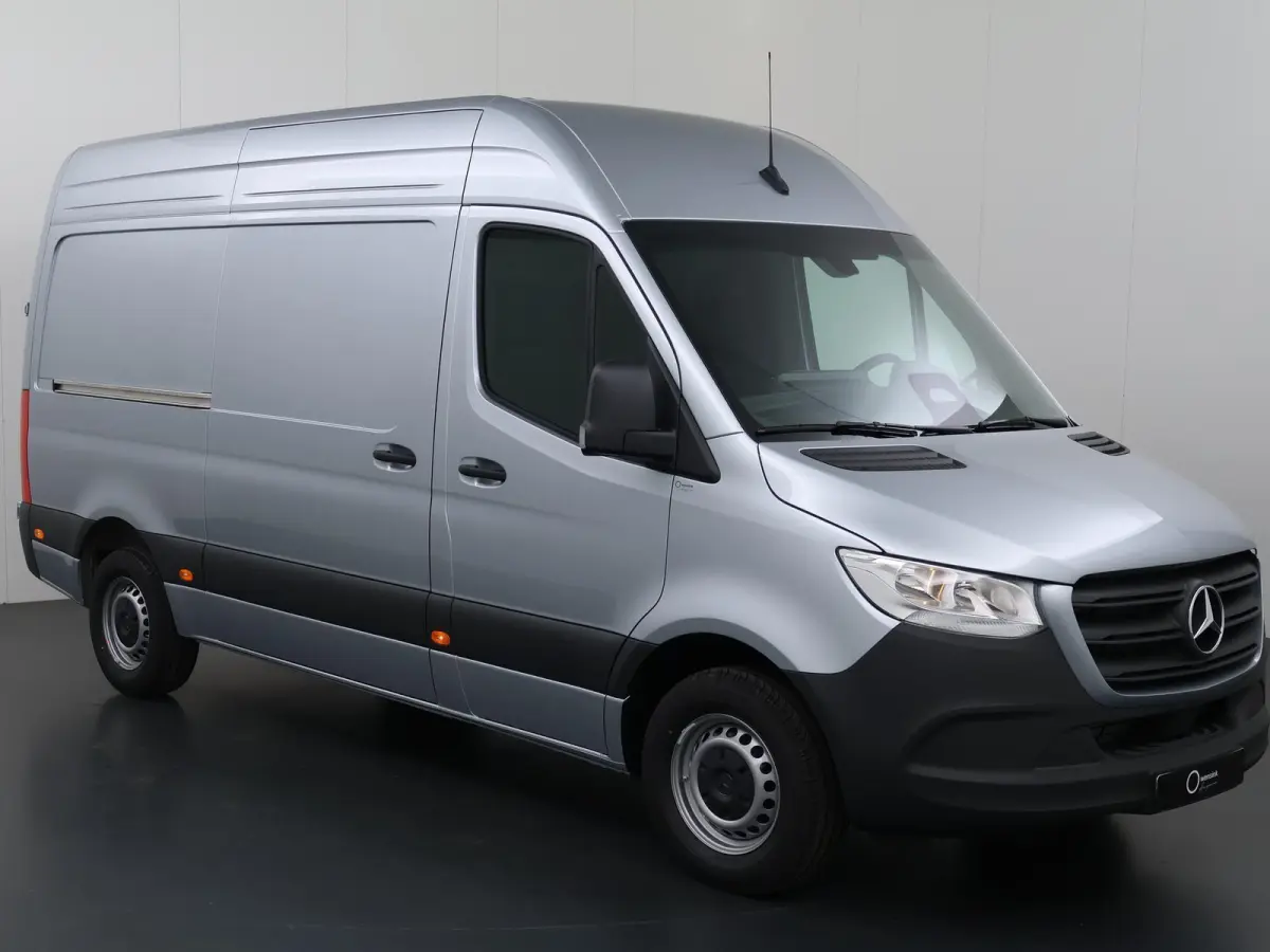 317 CDI L2 H2 RWD PRO | Smartphone integratie pakket | 10.25" MBUX Systeem | Achteruitrijcamera | 3500 KG Trekgewicht |