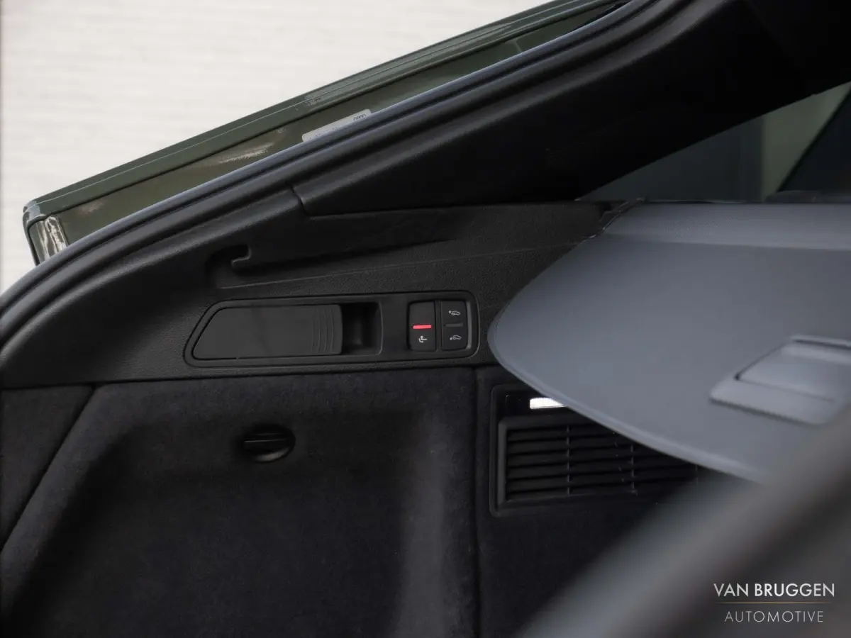 55 TFSI e S-Line Pano RS-Stoelen Luchtv Trekhaak B&O 360 BTW
