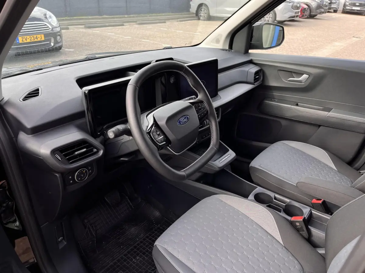 Limited 46 kWh 136PK Trekhaak Winterpack Cruise Carplay-Navi Camera Parkeersensoren Climate *Nieuw*