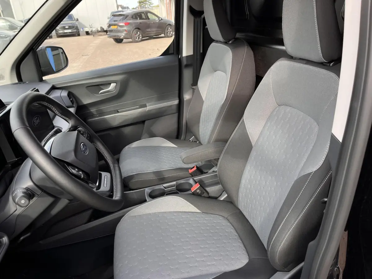 Limited 46 kWh 136PK Trekhaak Winterpack Cruise Carplay-Navi Camera Parkeersensoren Climate *Nieuw*