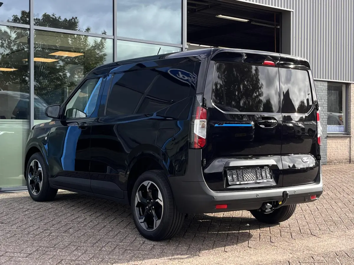 Limited 46 kWh 136PK Trekhaak Winterpack Cruise Carplay-Navi Camera Parkeersensoren Climate *Nieuw*