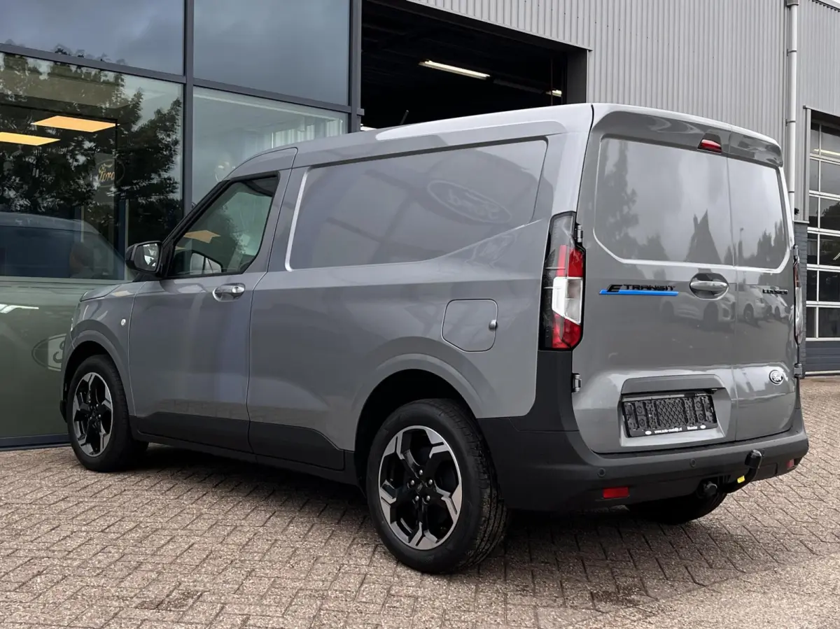 Limited 46 kWh 136PK Trekhaak Winterpack Cruise Carplay-Navi Camera Parkeersensoren Climate *Nieuw*