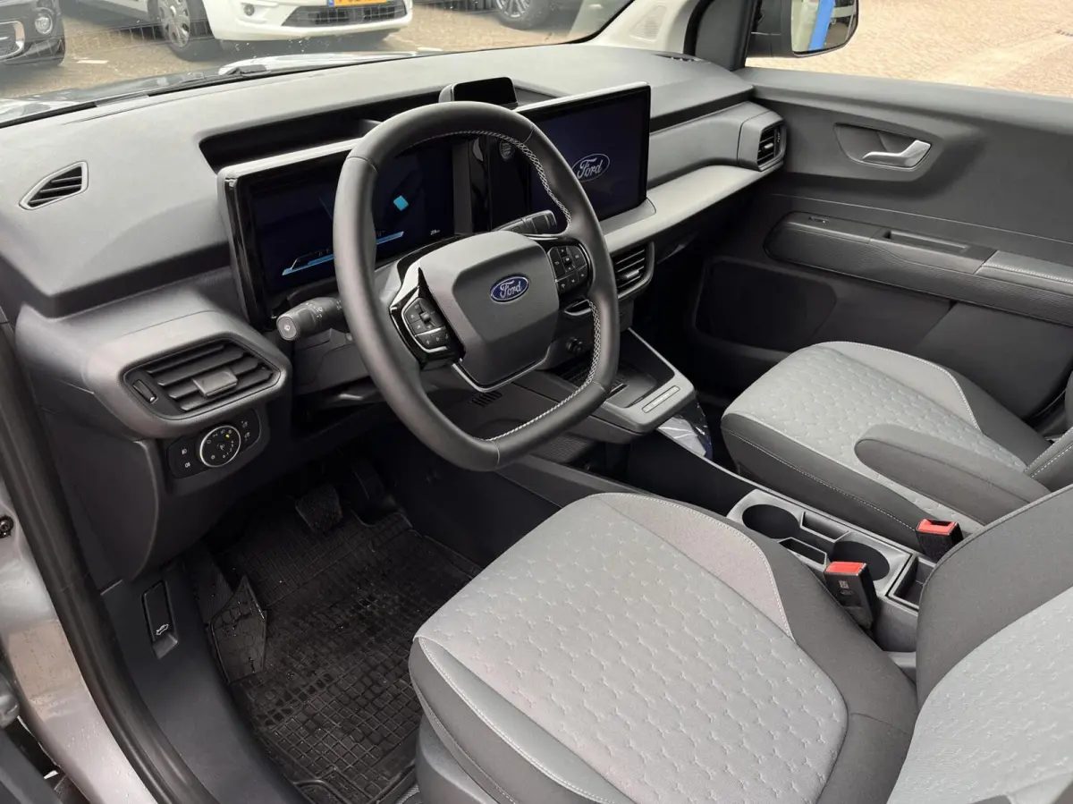 Limited 46 kWh 136PK Trekhaak Winterpack Cruise Carplay-Navi Camera Parkeersensoren Climate *Nieuw*