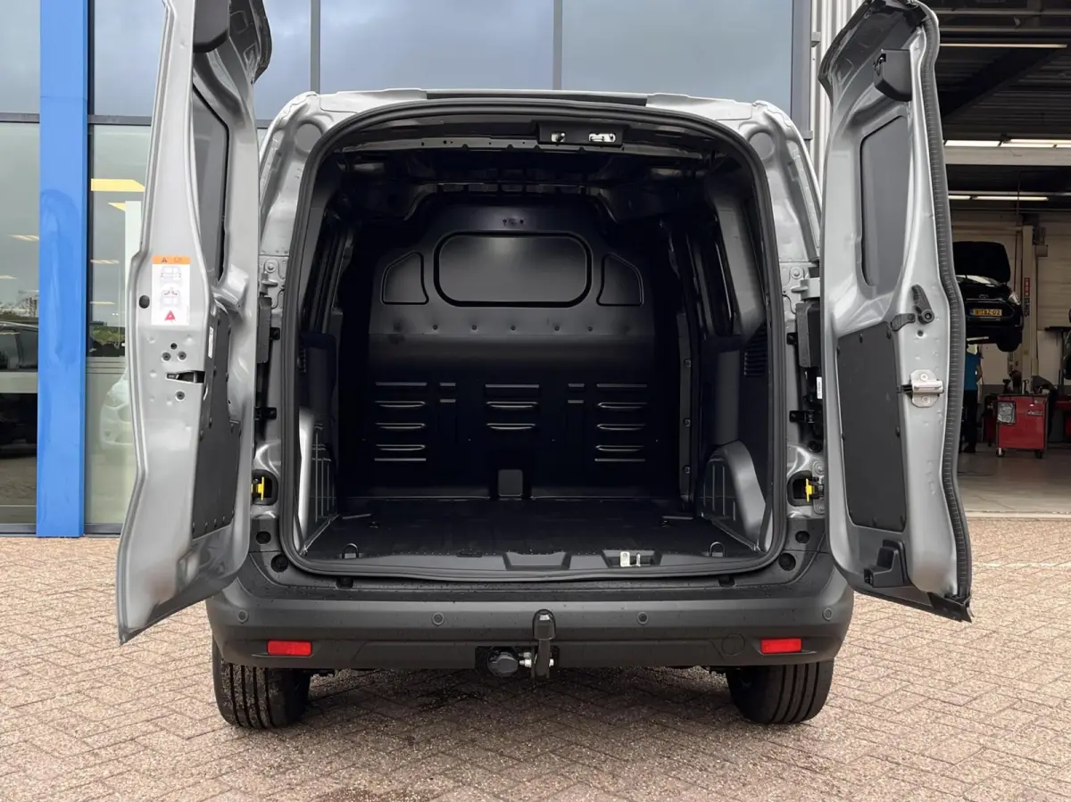 Limited 46 kWh 136PK Trekhaak Winterpack Cruise Carplay-Navi Camera Parkeersensoren Climate *Nieuw*
