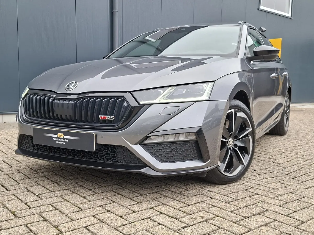 1.4 TSI * RS iV * Navigatiesysteem * Parkeercamera * Stoelverwarming * Head up display *