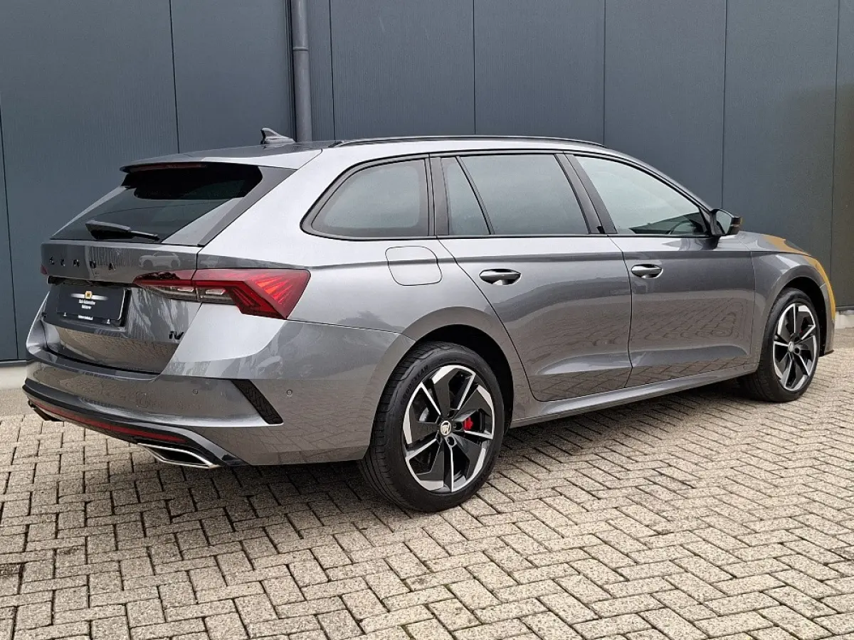 1.4 TSI * RS iV * Navigatiesysteem * Parkeercamera * Stoelverwarming * Head up display *