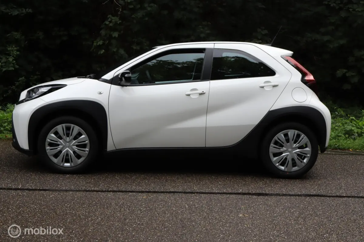 1.0 VVT-i MT Business